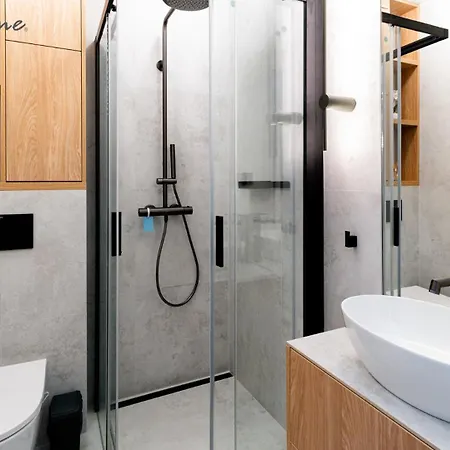 Nowoczesne Z Klimatyzacja I Balkonami, W Dobrej Lokalizacji